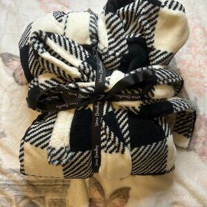 Black & white Vera Bradley plaid fleece robe #plaid #fleecerobe